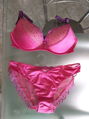 Wonderbra lingerie set new, fuchsia, bra 75b, bottom size 38