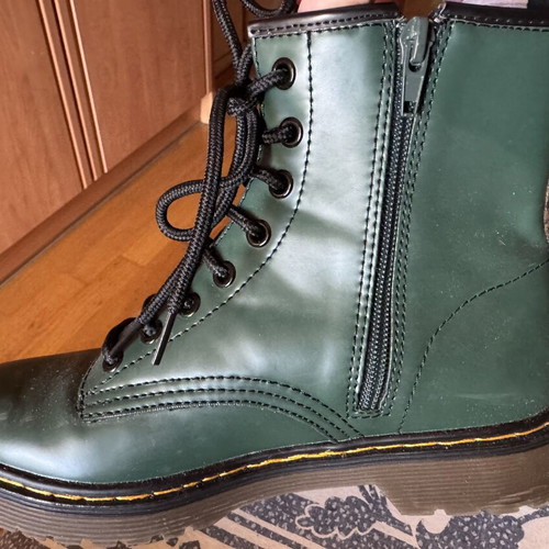 Green leather ankle boots like new, size 38