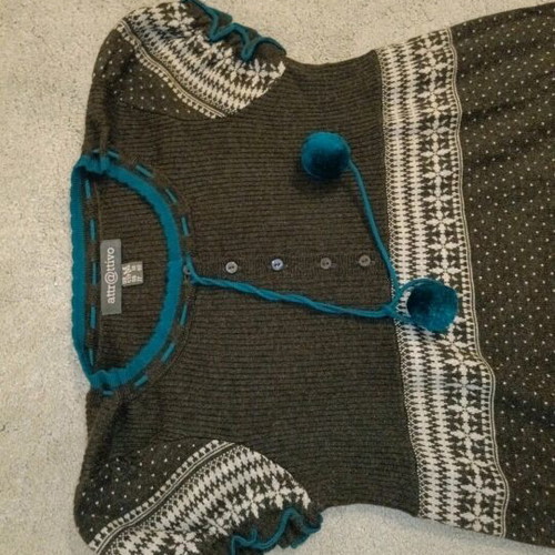 Attrattivo knitted dress like new, vintage print with pompon, size M