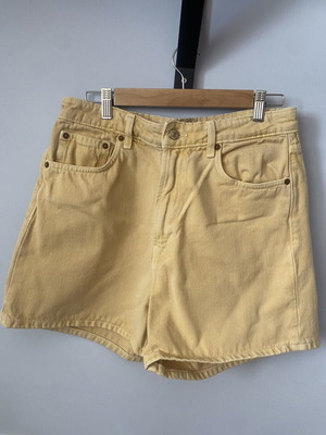 Zara Jean shorts size 44 like new, yellow
