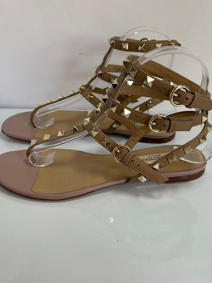 Valentino Garavani Rockstud σανδάλια μεταχειρισμένα, μέγεθος 37, μπεζ