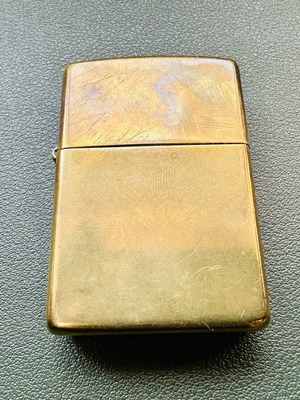 Αναπτήρας Zippo Brass 2002 μεταχειρισμένος με ορατά σημάδια χρήσης