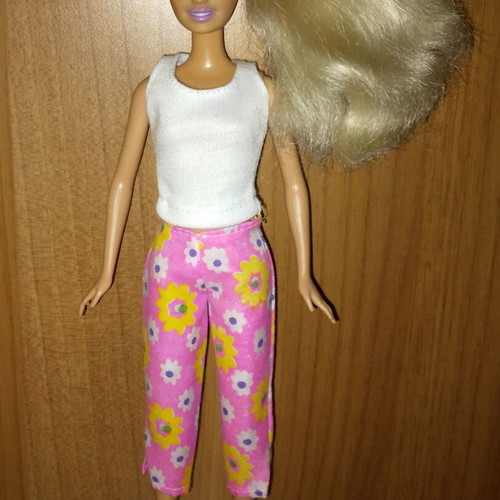 Barbie dolls used, pack of 2, early 2000s