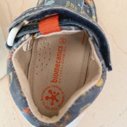 Biomecanics kids sandals size 20 like new