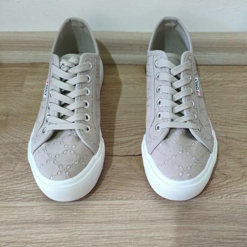 Only women's beige sports shoes like new, size 37
