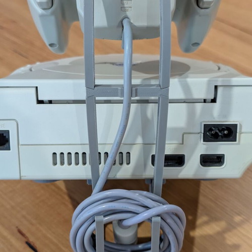 3D Printed Βάση Κονσόλας και Χειριστηρίου με Cable Management για Sega Dreamcast