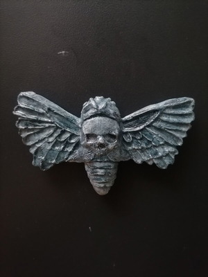 Handmade magnet like new, white cement and acrylics