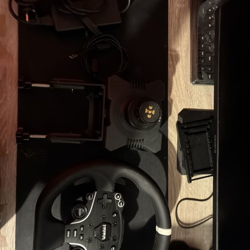 Moza R5 bundle racing wheel like new for PC