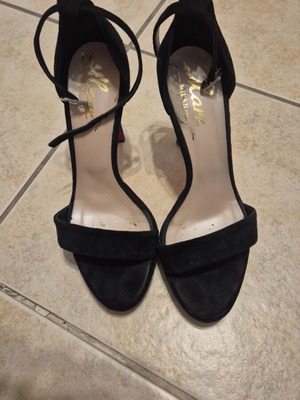 Mark Milan suede black 12cm heels sandals like new, size 39