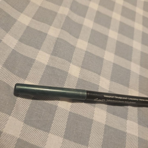 Eyeliner pencil emerald color dust and cream new