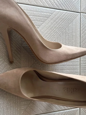 Bozikis beige suede pumps size 40 used