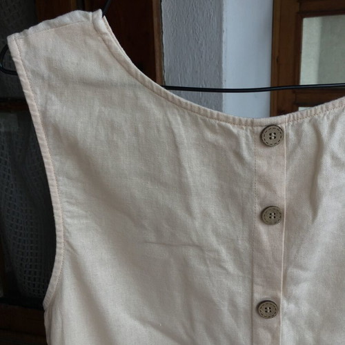 Pulz cotton linen top L like new beige with button back
