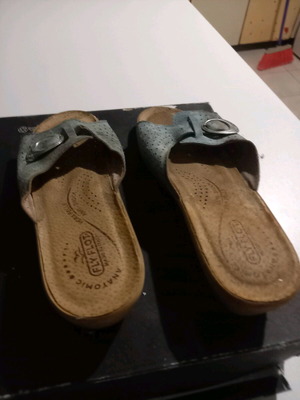 A.L.E. women's beige anatomical sandals used size 40