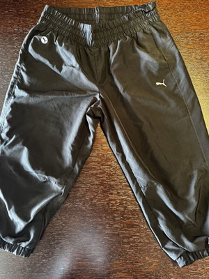 Puma 3/4 black sports pants, size medium