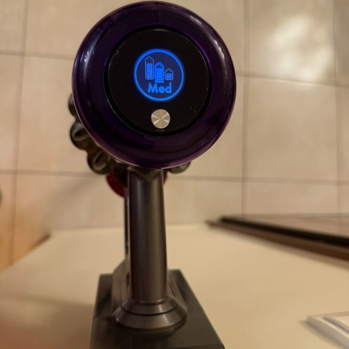 Dyson V11 (SV17) cordless vacuum with removable battery like new, 4 attachments