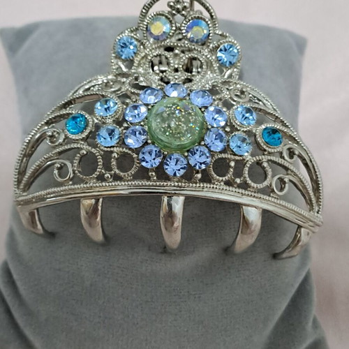 Metal hair clip vintage style with blue rhinestones like new