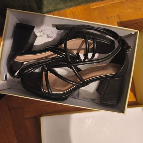 Black sandal with chunky mid heel