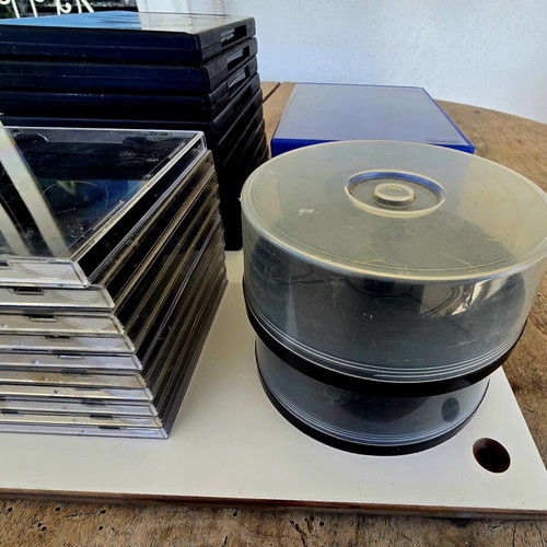 CD cases like new, pack of 750, various sizes and colors