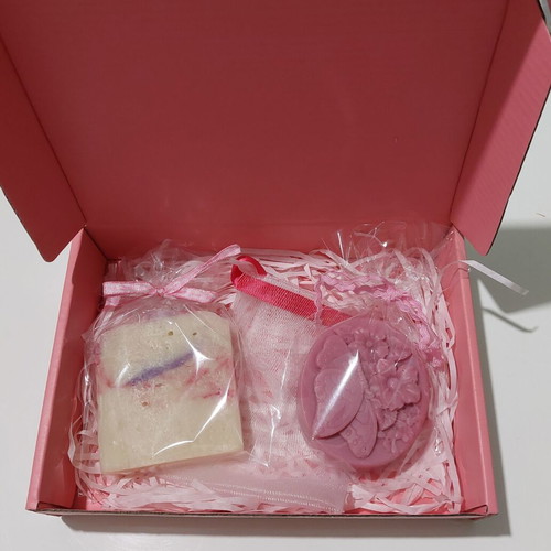 Gift set of 2 handmade soaps with bath pouch and natural ingredients