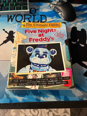 Five Nights at Freddy's The Ultimate Guide book like new, English