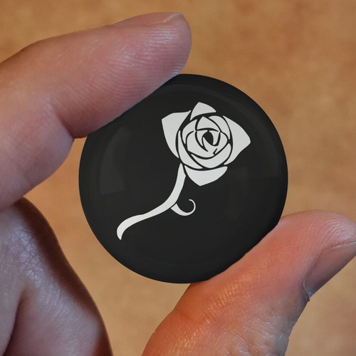 Vampire The Masquerade pin set new, 8 different 3.2cm badges