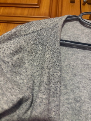 Knitted cardigan like new with embroidered shoulder decorations gray silver