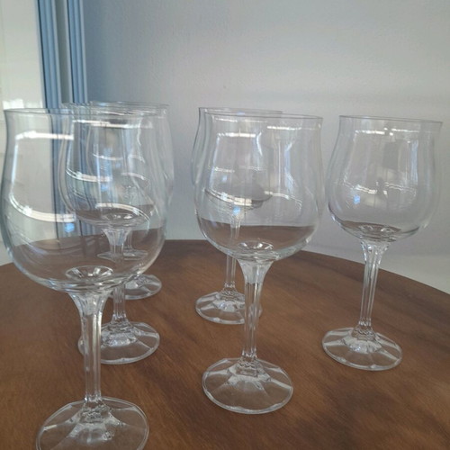 Wine glasses set of 6 pieces new and flawless