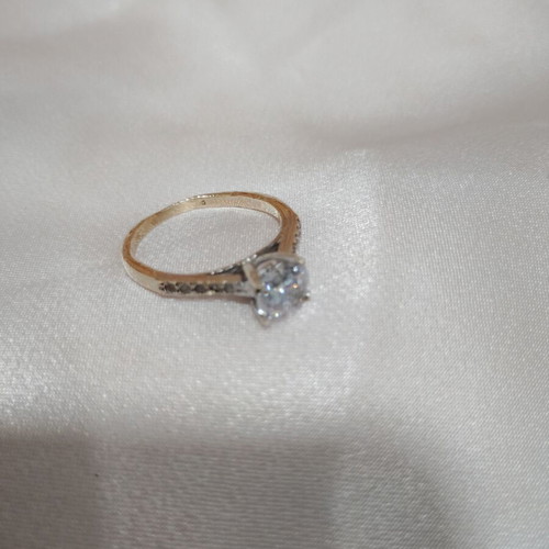 Two-tone 14k (585) solitaire ring size 52 like new, zircon stones