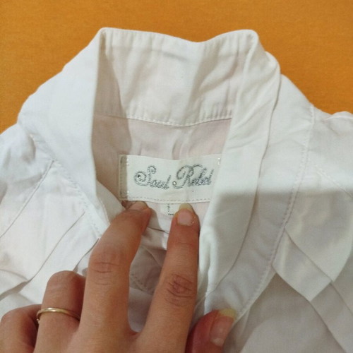 White women's shirt size M in like new condition