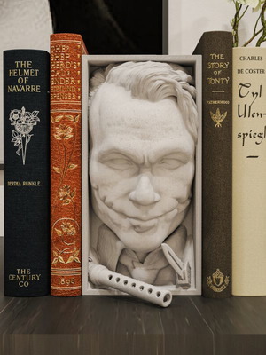 Joker Heath Ledger wall mount like new 18x6.5 cm