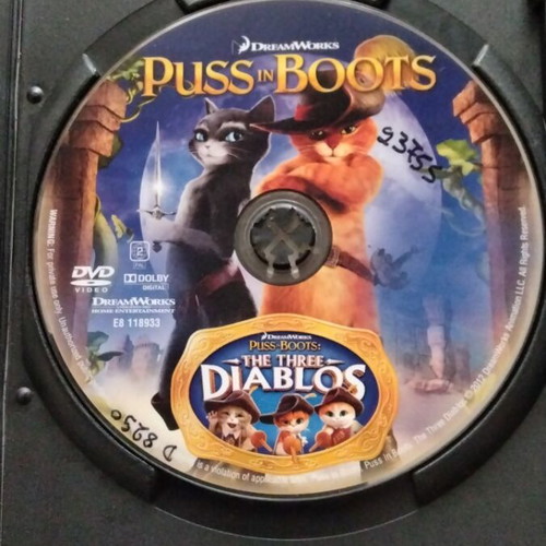 Puss in Boots DVD used, dubbed with Greek subtitles