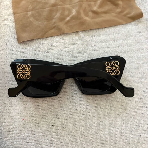 Loewe sunglasses authentic like new, black