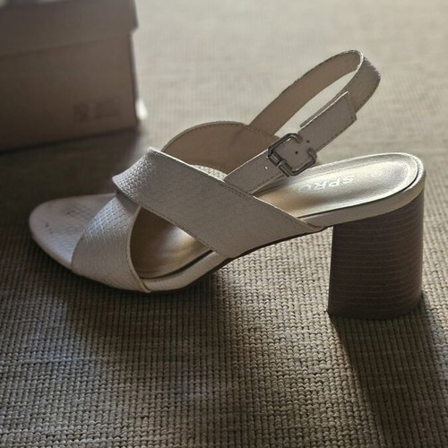 Sprox white leather sandals size 40 used with 6 cm heel