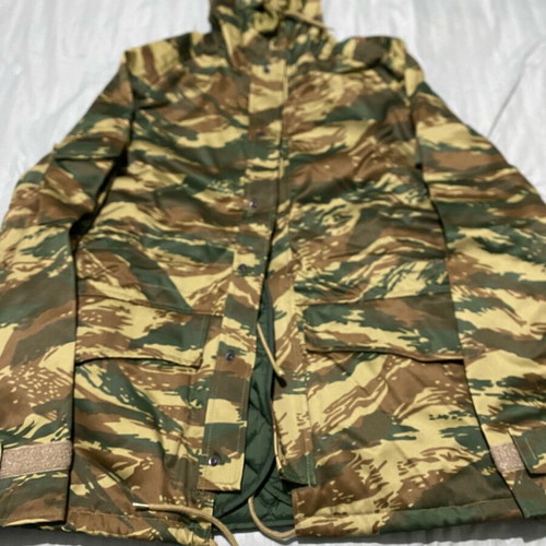 New type ES camouflage jacket new, size Large