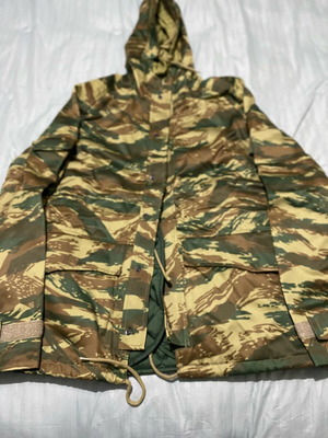 New type ES camouflage jacket new, size Large
