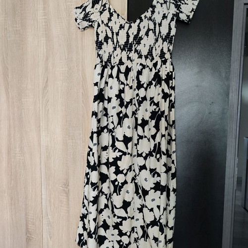 Off-Shoulder Dress with Flowers and Smocking, H&M, like new, black, size L