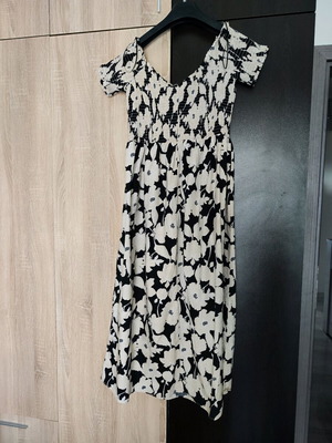 Off-Shoulder Dress with Flowers and Smocking, H&M, like new, black, size L