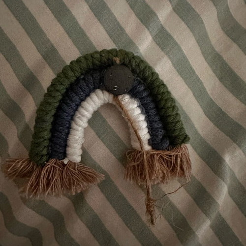 Knitted magnet like new