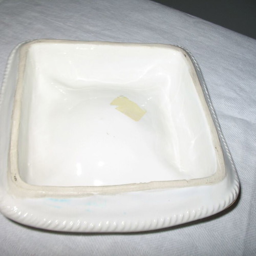 White ashtray new with gold drops 15x15 cm