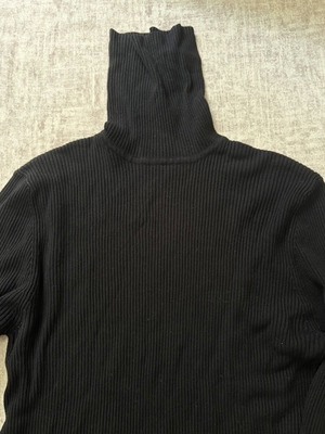 Women's black turtleneck sweater used, slim fit, size XS