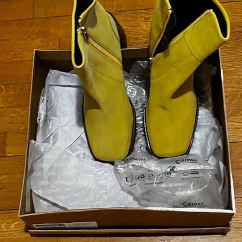 ASOS leather suede ankle boots new, size 39, yellow with chunky heel