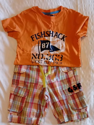 Set of shorts and t-shirt for 4 years like new, multicolored and orange