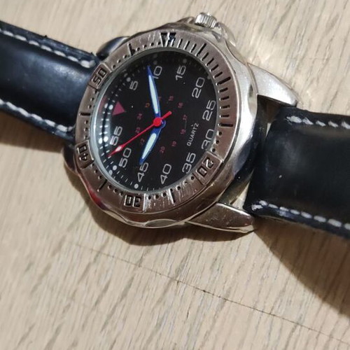 Men's quartz watch like new