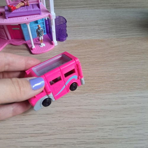 Barbieland Barbie Mini House with Mini Vehicles and 6 Mini Figures like new