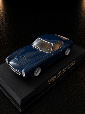 Ferrari 250 GT SWB 1:43 diecast model like new