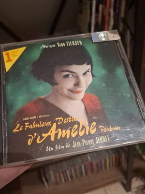 Amelie soundtrack CD near mint, classical genre