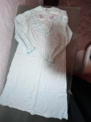 Nightgown small like new