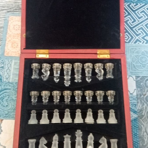 Vintage 1970 chess set with glass pieces and walnut case