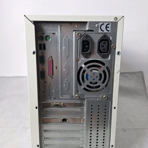 Retro Windows 98 computer used with IDE disk and RAID support