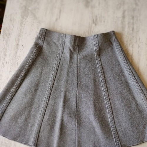 Zara skirt gray with elastic waist like new, size S